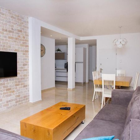 Apartments4You Etsel Bat Yam Eksteriør billede