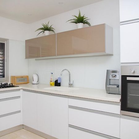Apartments4You Etsel Bat Yam Eksteriør billede