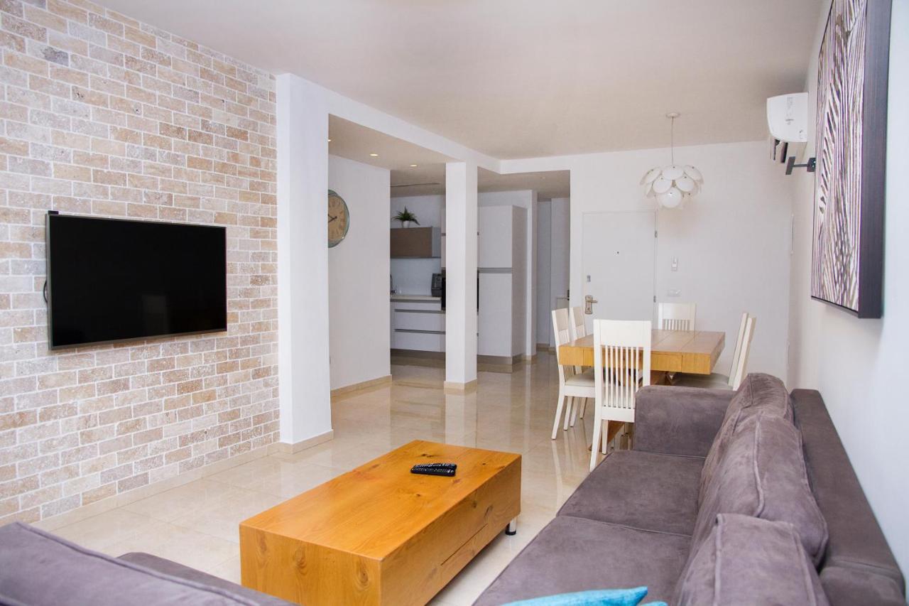 Apartments4You Etsel Bat Yam Eksteriør billede