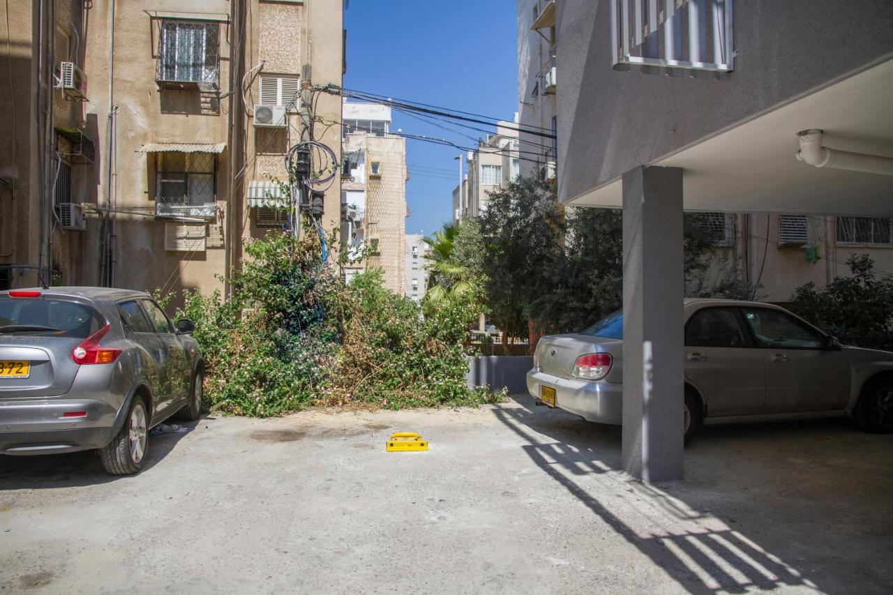 Apartments4You Etsel Bat Yam Eksteriør billede