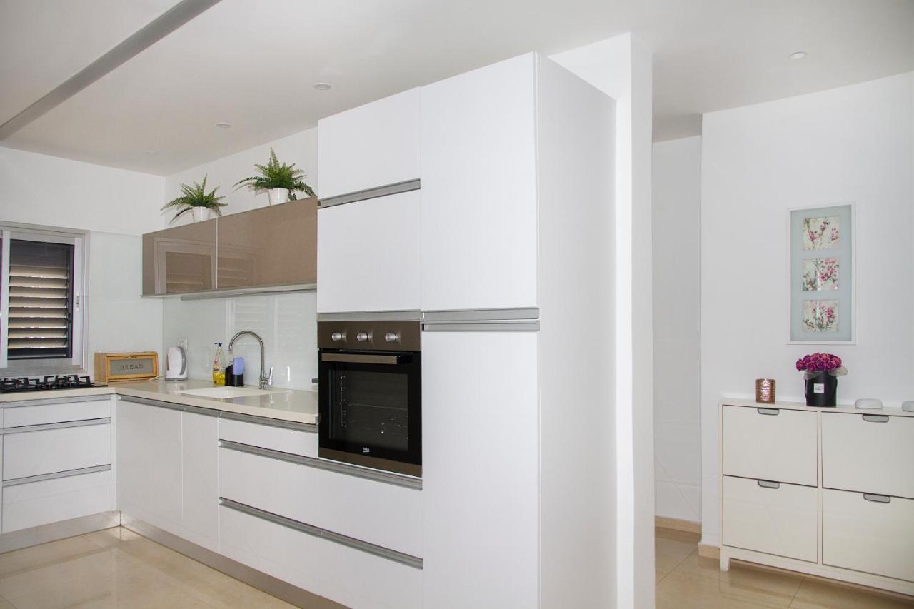 Apartments4You Etsel Bat Yam Eksteriør billede