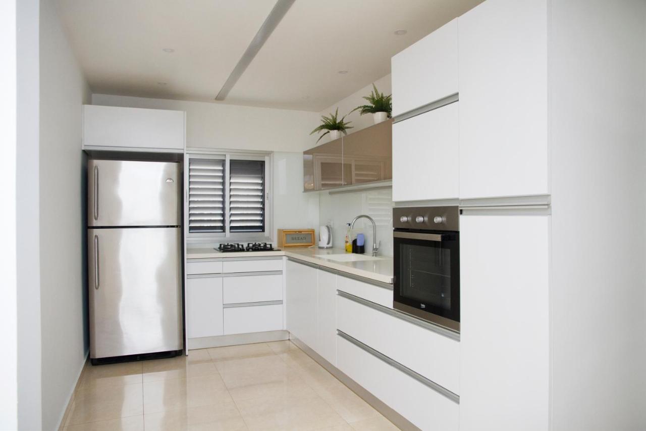 Apartments4You Etsel Bat Yam Eksteriør billede