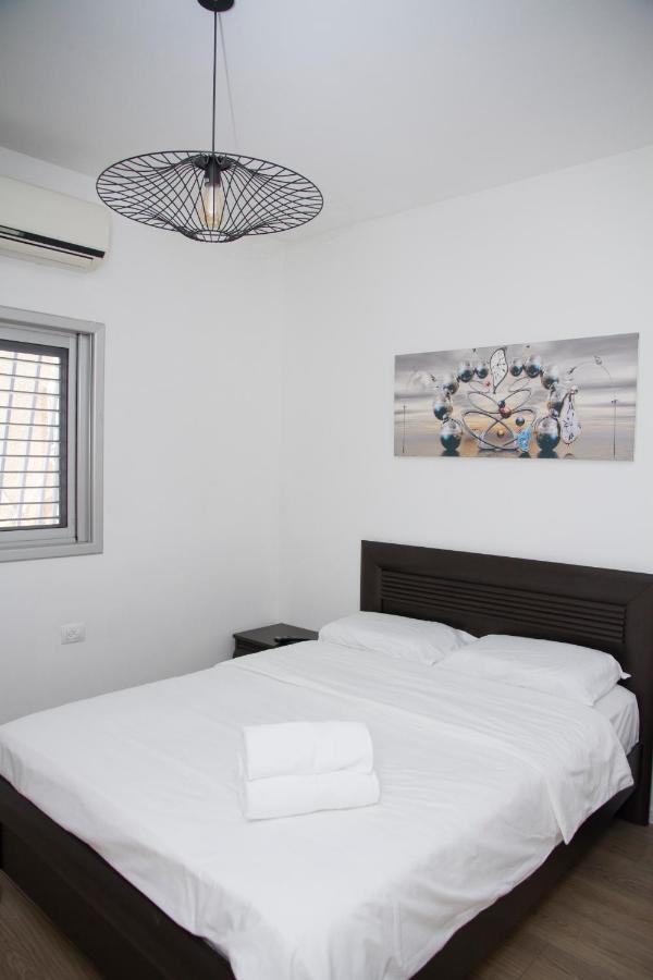 Apartments4You Etsel Bat Yam Eksteriør billede