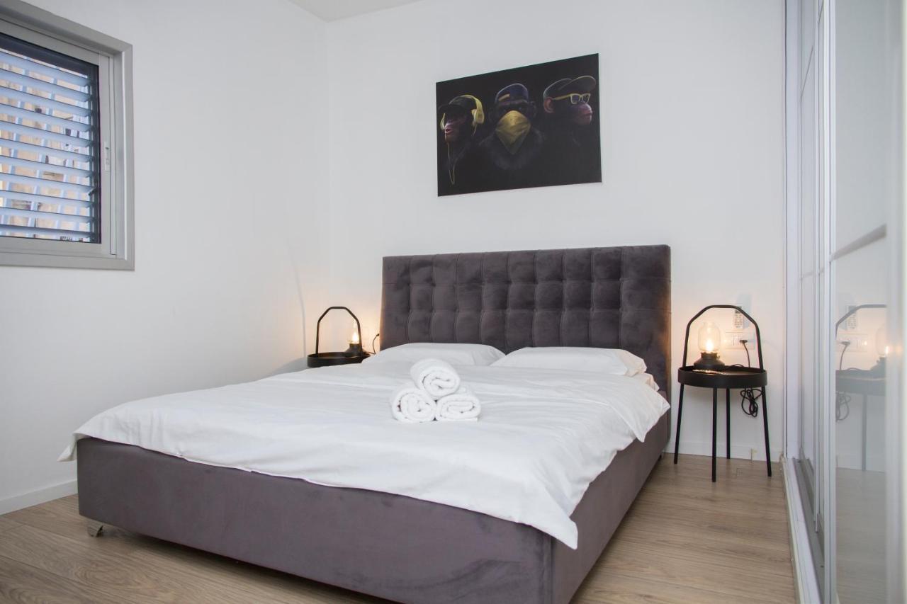 Apartments4You Etsel Bat Yam Eksteriør billede