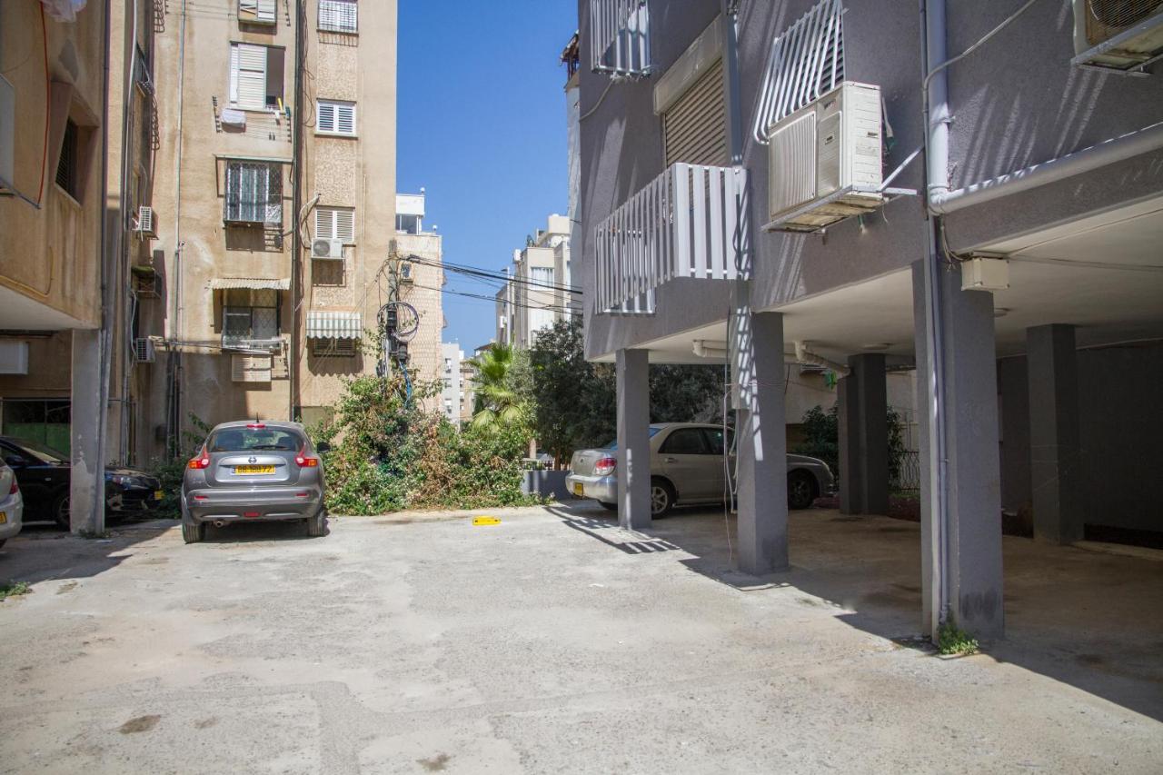 Apartments4You Etsel Bat Yam Eksteriør billede