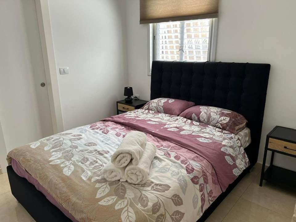 Apartments4You Etsel Bat Yam Eksteriør billede